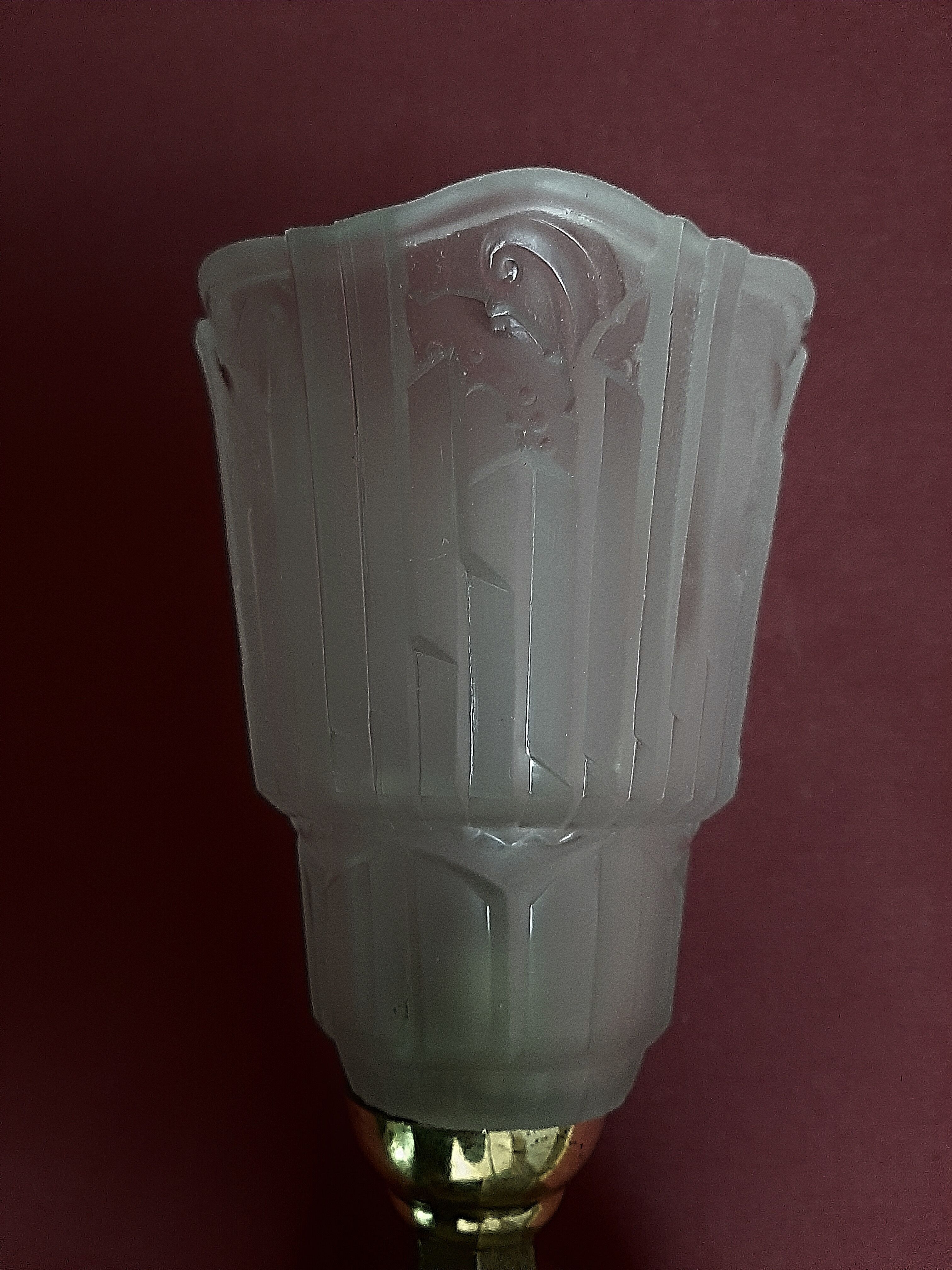 Art Deco period lamp, superb tulip in molded pressed glass signed P MAYNADIER