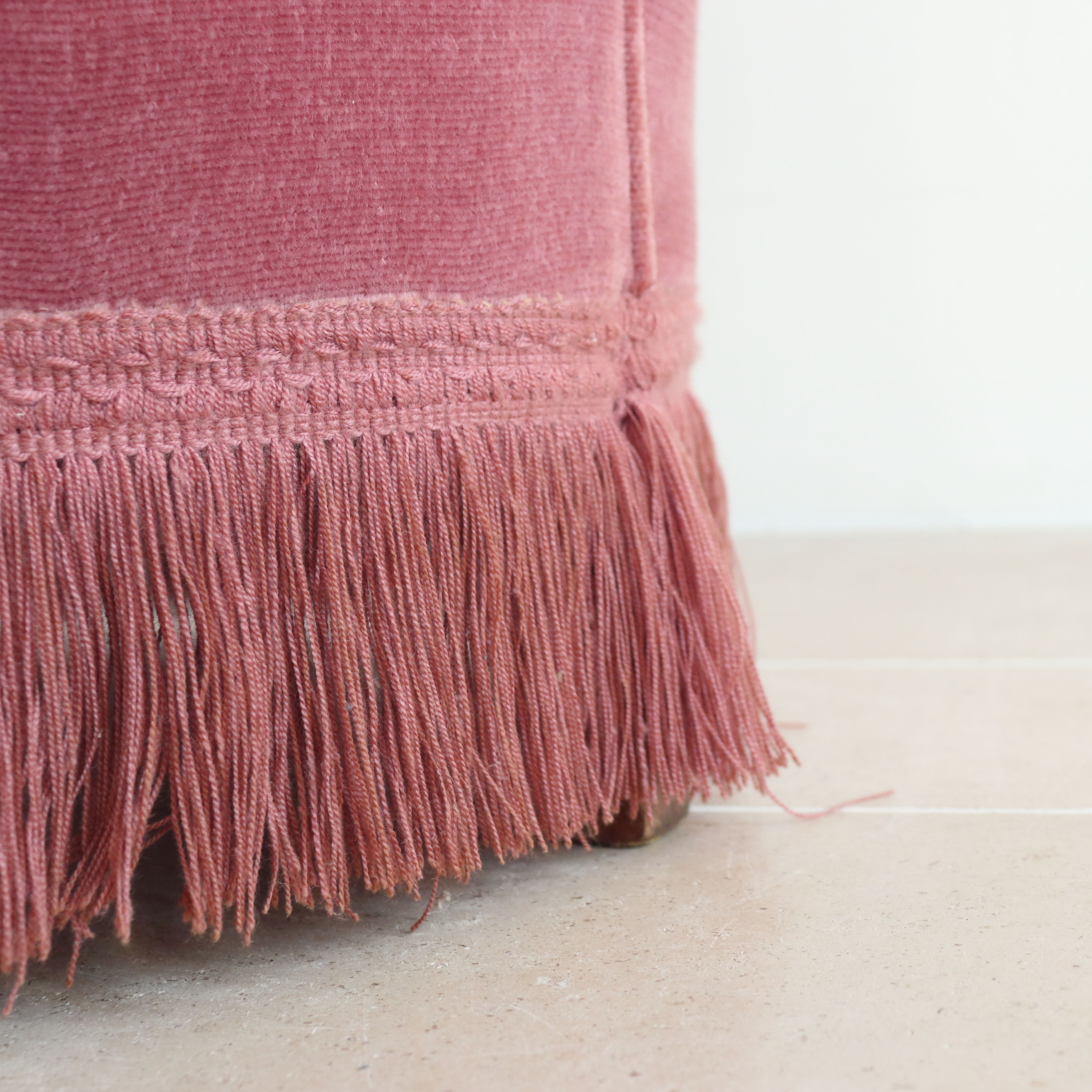 Vintage toad armchair in pink velvet with fringes, 50s/60s