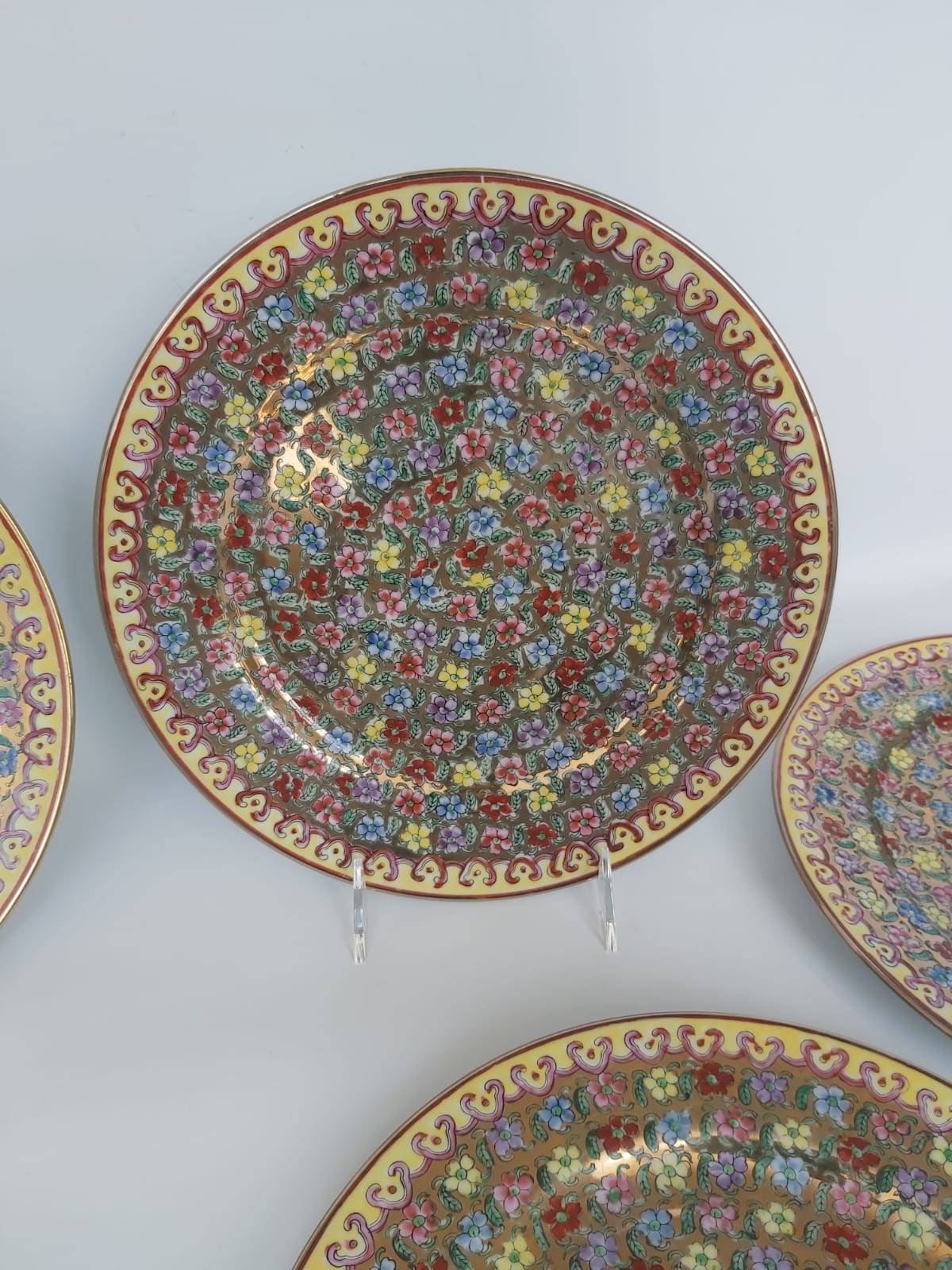 Sis porcelain plates decorated with "Thousand Flowers", China