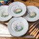 Assiettes à fromage et couteaux