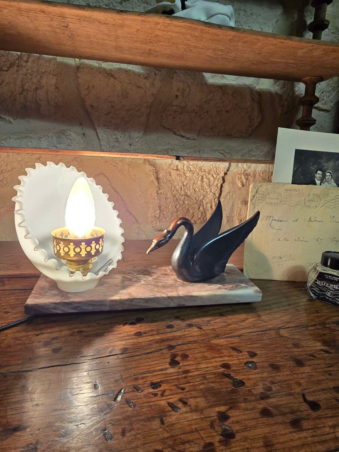 Marble lamp base, its swan and its opaline Art Deco.
