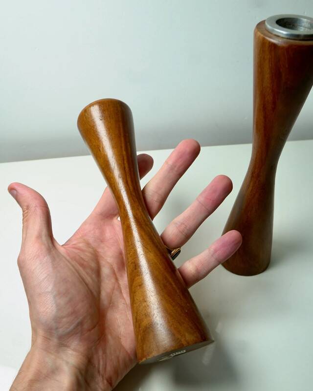 Lot de 2 bougeoirs scandinave diabolo en teck - design danois années 70