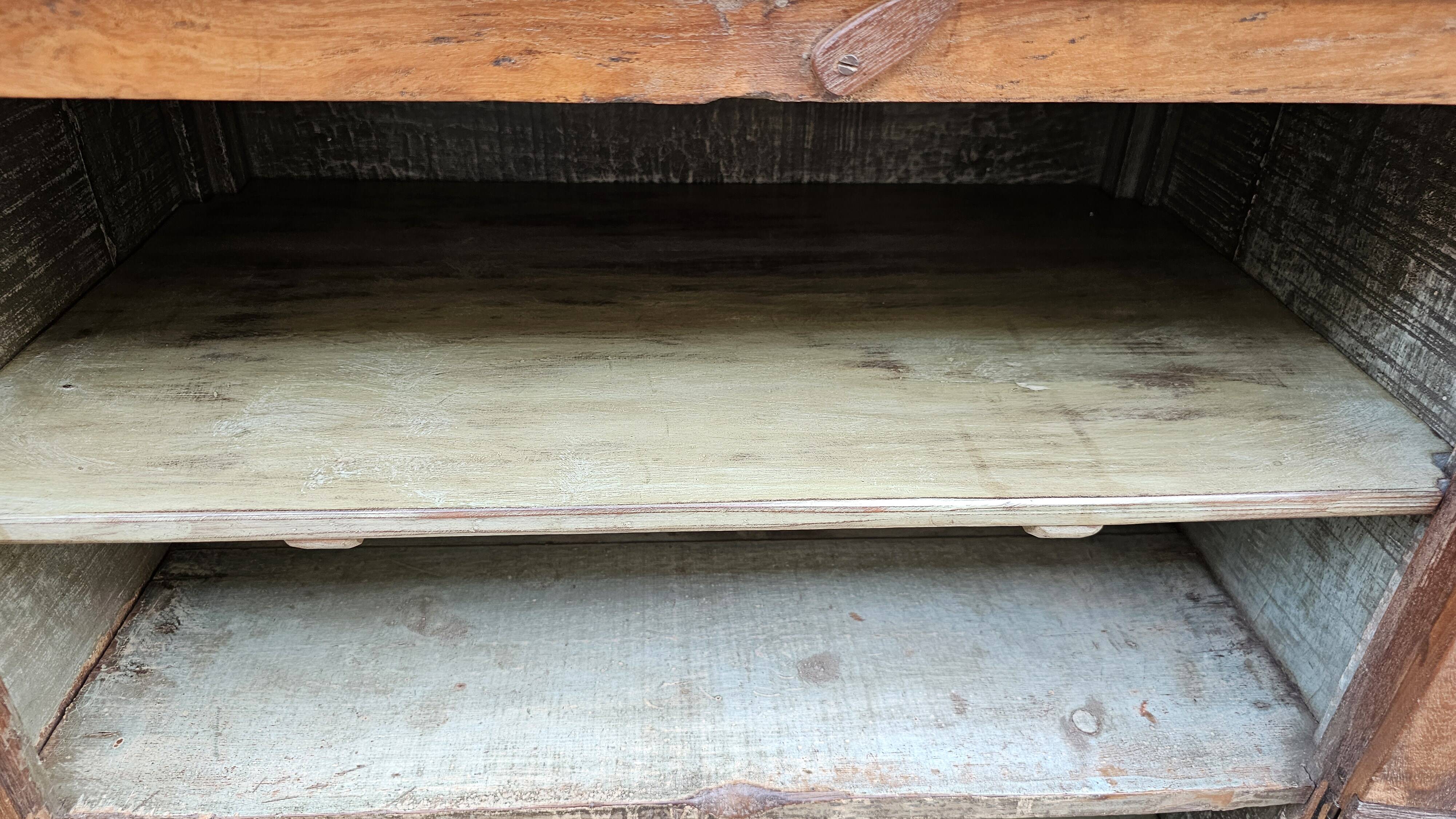 Ancien cabinet vitré en teck birman