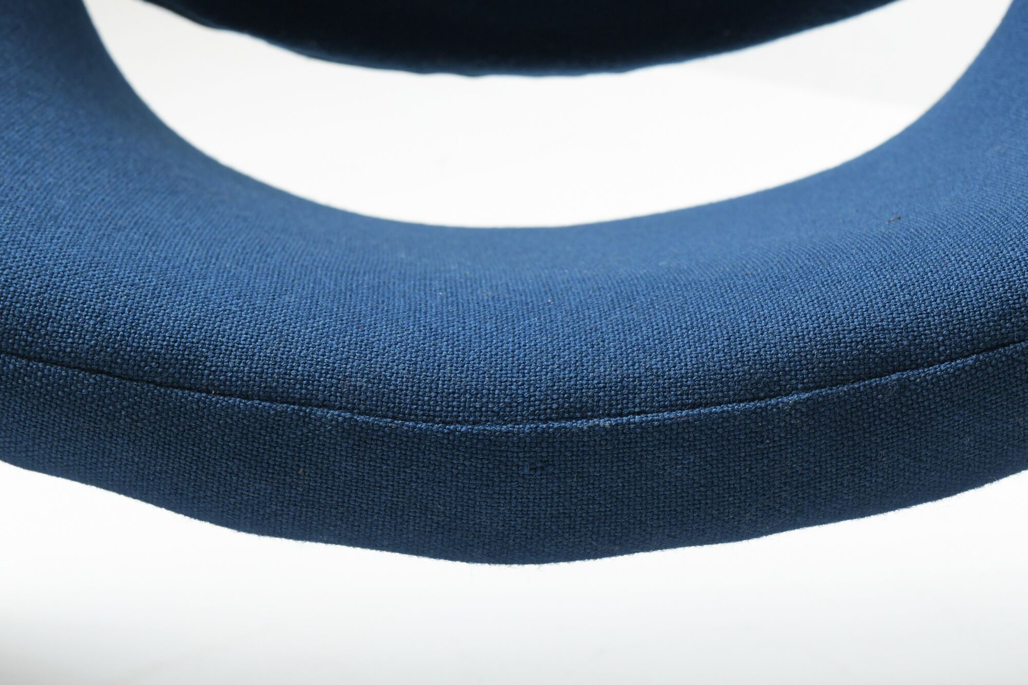 Groovy ‘M’ F598 in original blue fabric f 598 by Pierre Paulin for Artifort