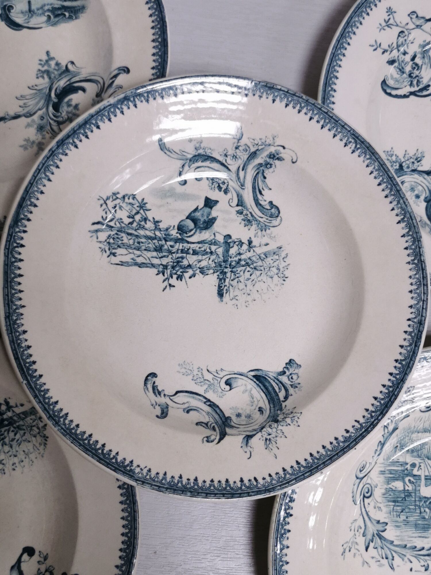 5 anciennes assiettes creuses Terre de fer rocaille faience pexonne