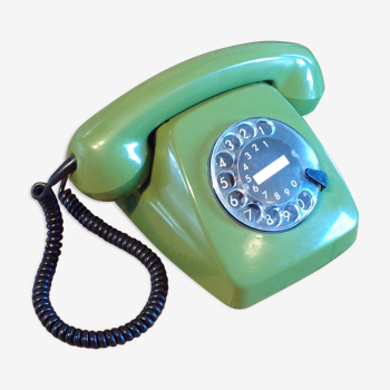 Téléphone vert vintage allemand à cadran
