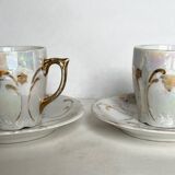Paire de tasses en porcelaine