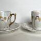 Paire de tasses en porcelaine