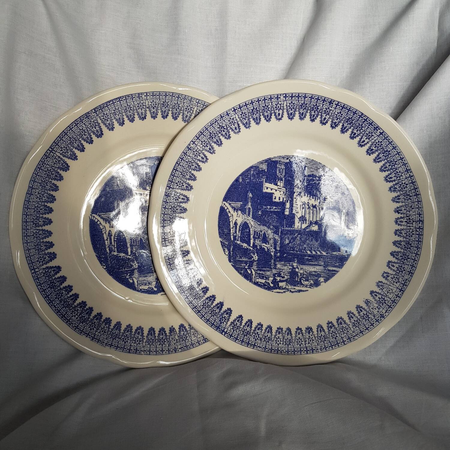 Ensemble de 2 assiettes à dîner en pierre de fer sous glaçure fabriquées en Italie