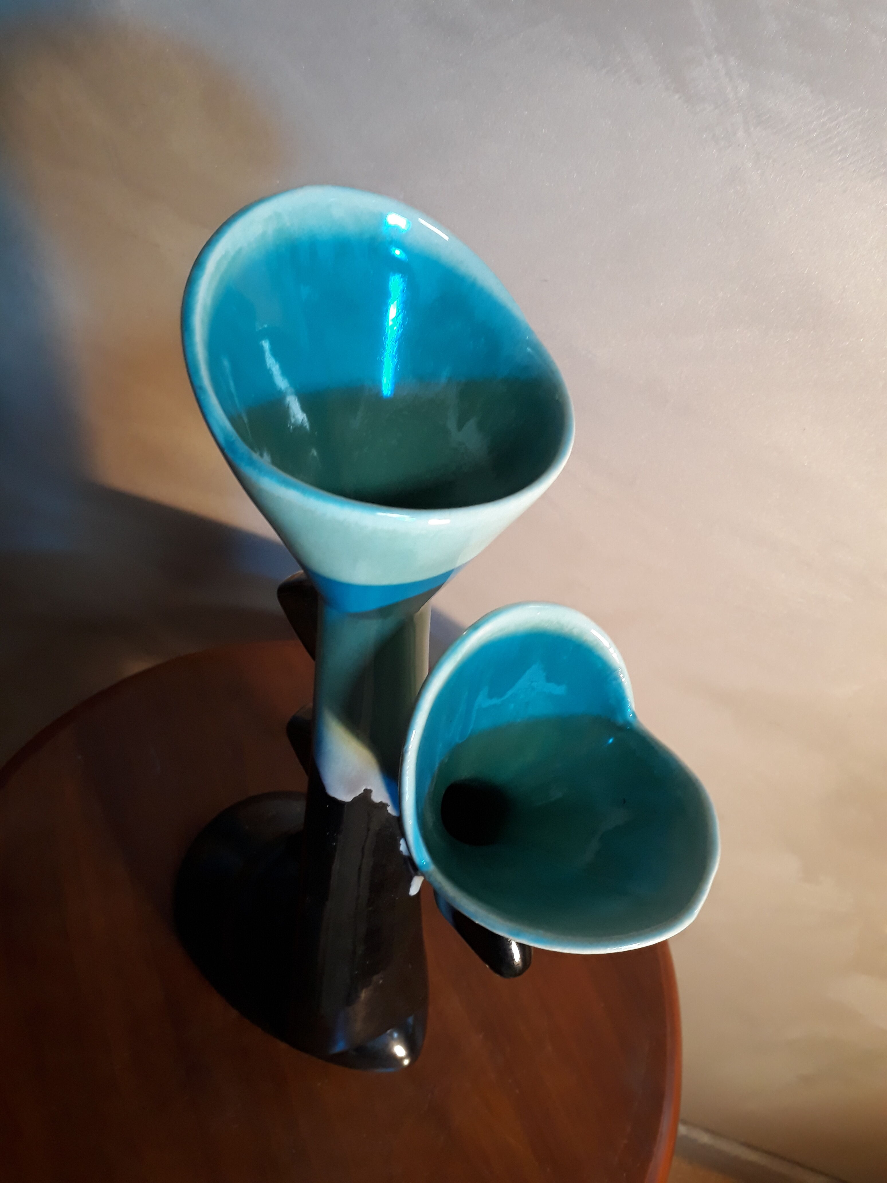 vase disign 1960 sign 29x16