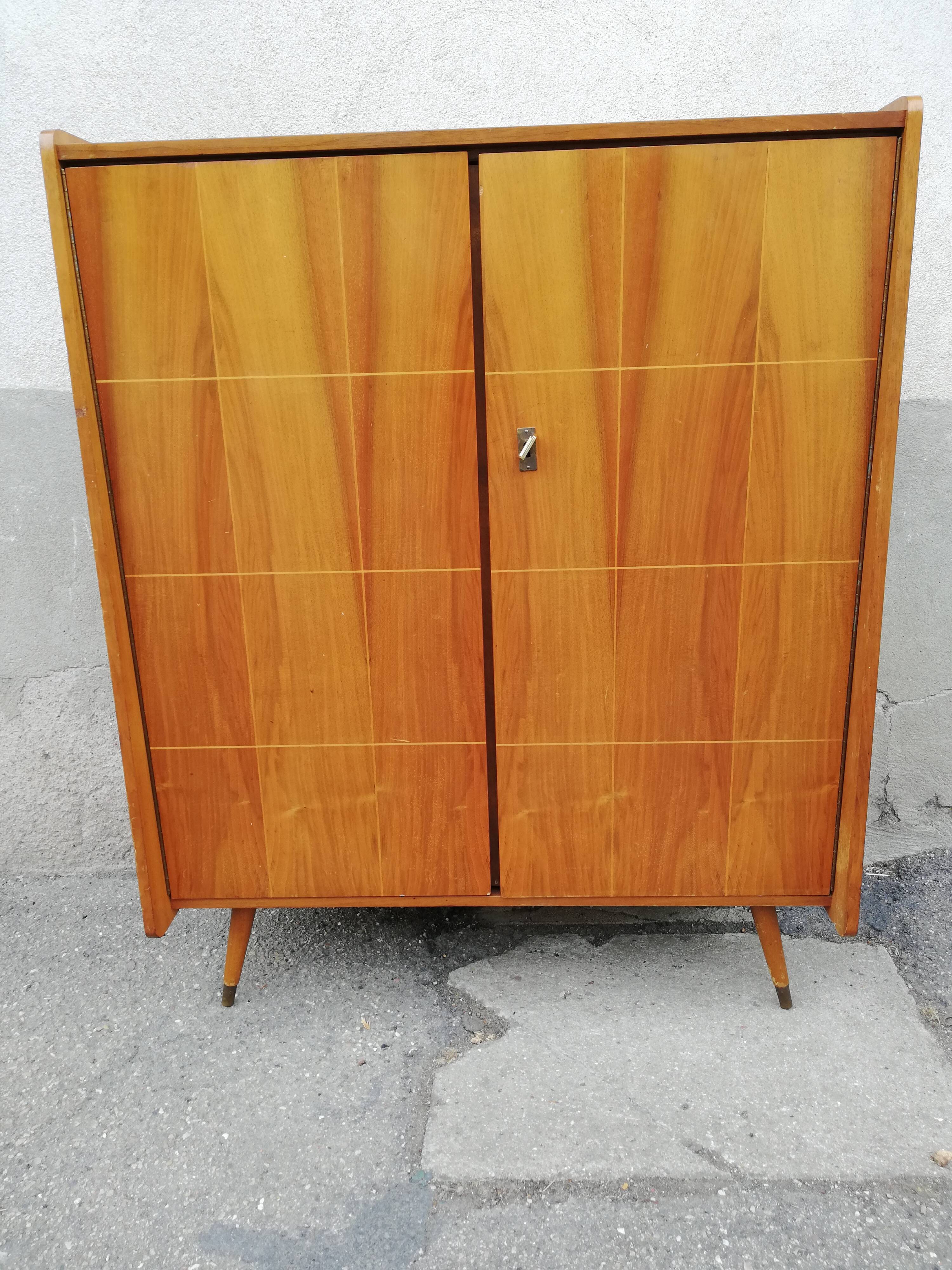 Vintage buffet 2 doors feet compass