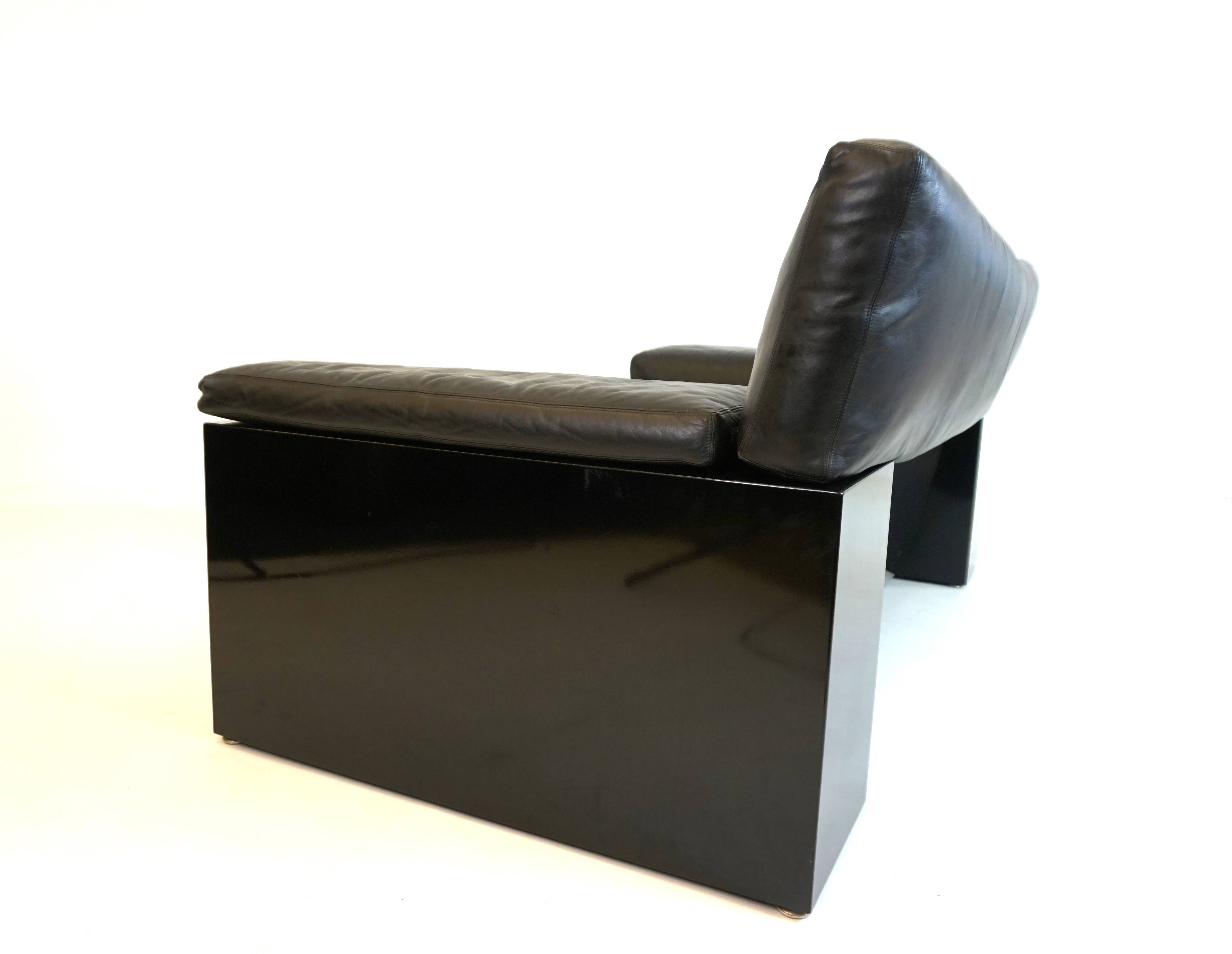 Knoll Brigadier 2 seater leather sofa by Cini Boeri