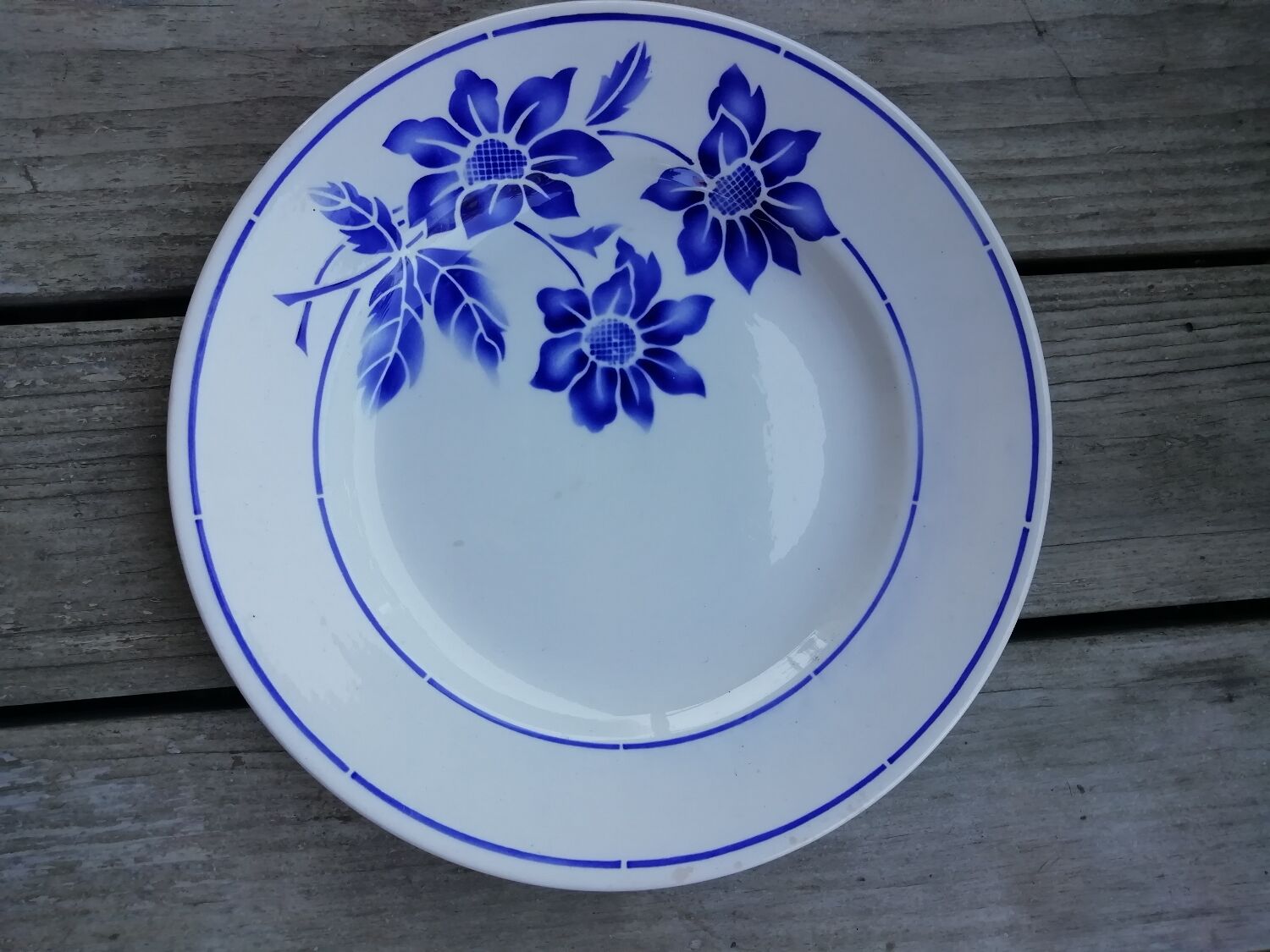 Trio of hollow dishes blue tones