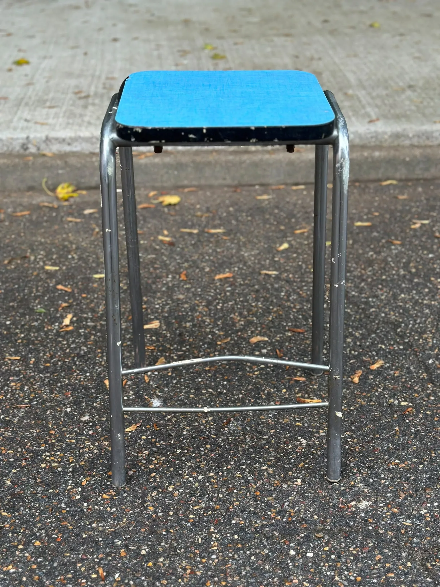 Tabouret vintage Formica bleu & métal chromé 1970