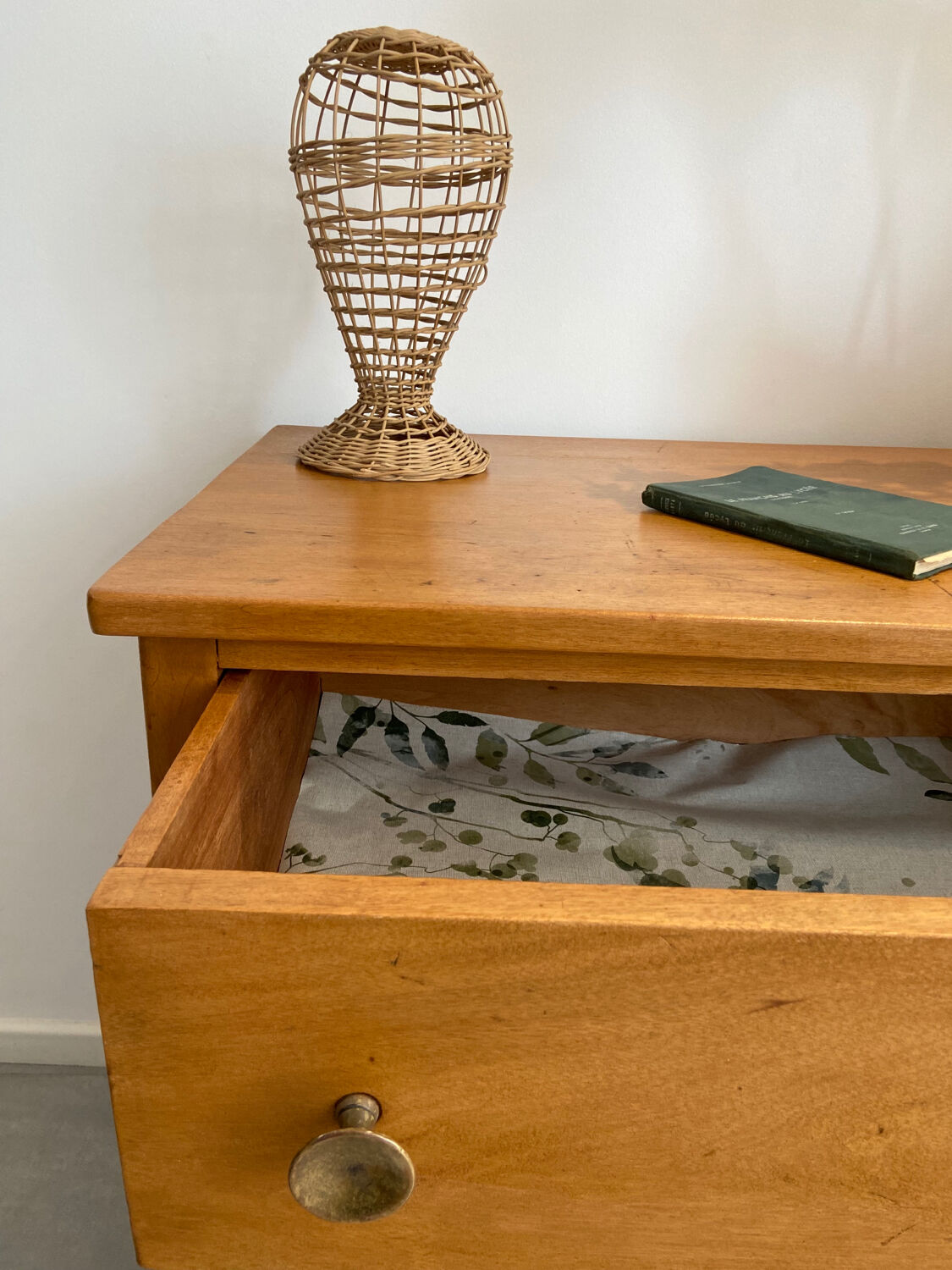 Antique chest of drawers