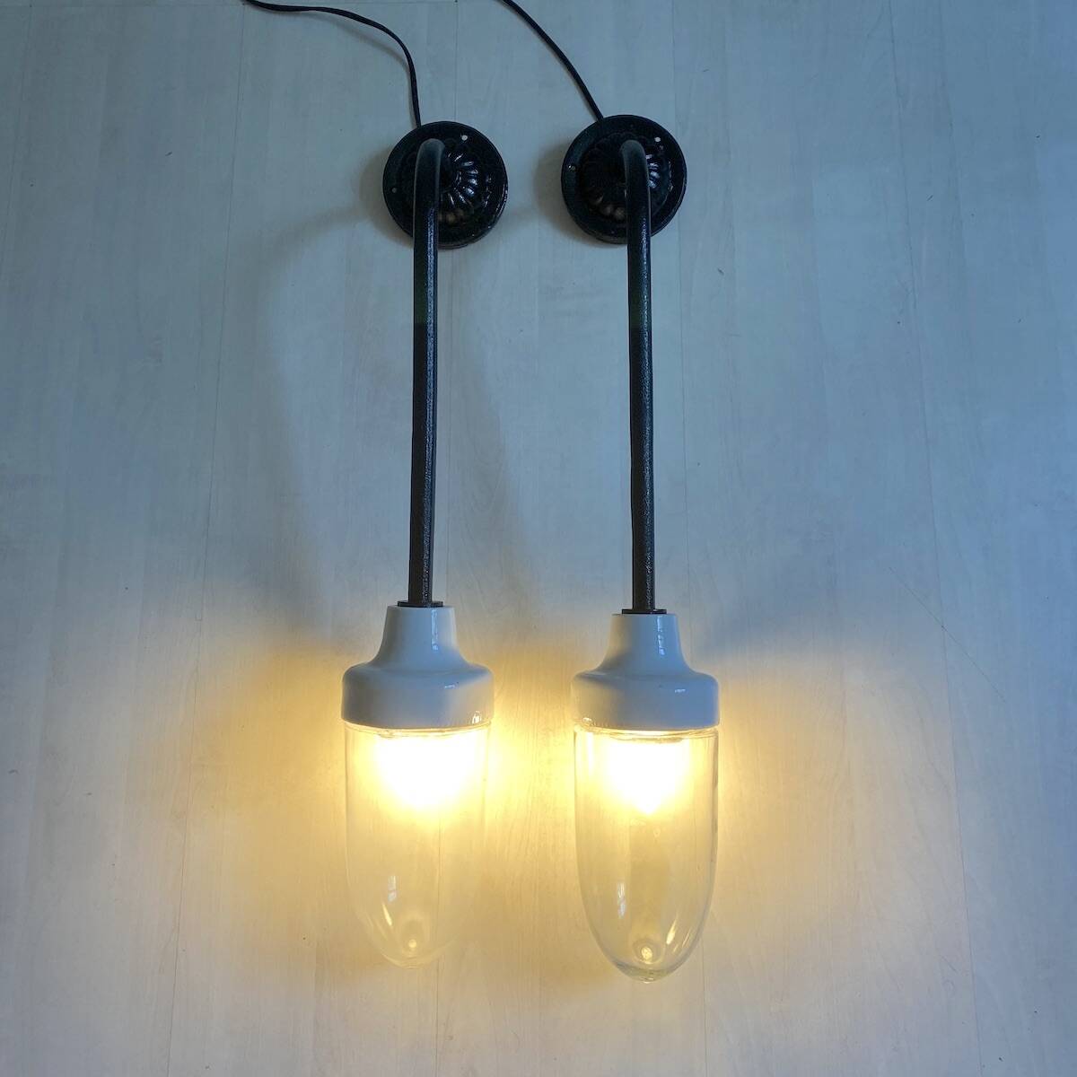 Pair of Art Deco wall lights in cast iron, glass and ceramic from the 1930s.