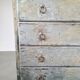 Commode patinée beige et bleu style wabi sabi