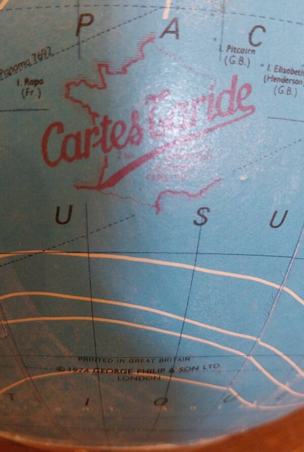 Globe terrestre en verre Taride 1974