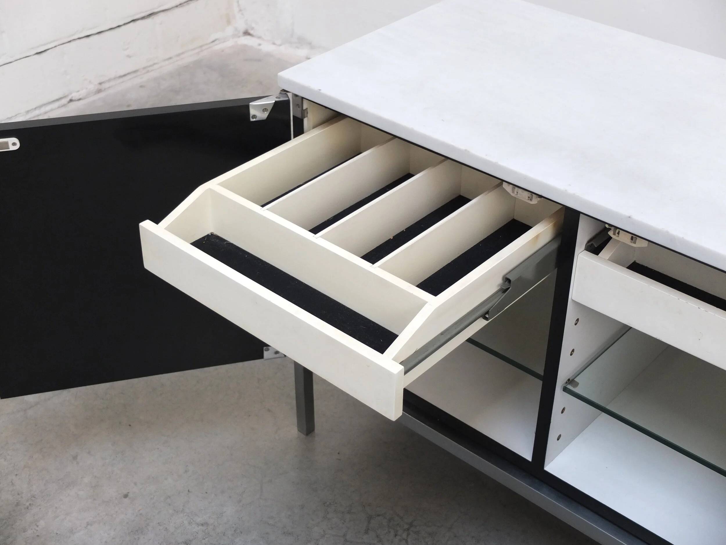 Enfilade noir et marbre par Florence Knoll pour Knoll, 1961