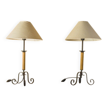Paire de lampes à poser en fer forgé et corde, abat-jour inclinable