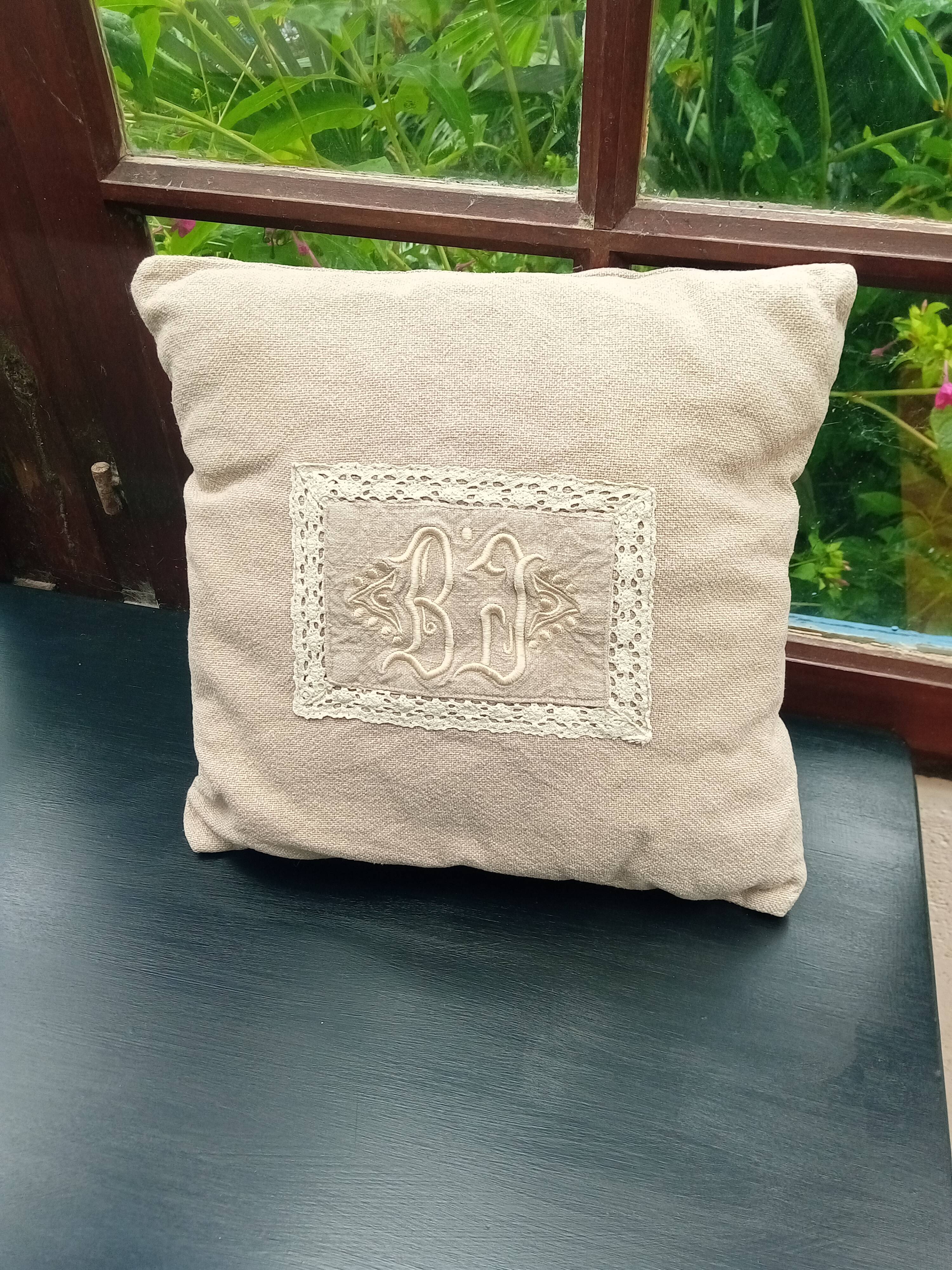 Lace cushion / Monogram