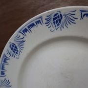 Badonviller round dish White/Midnight blue pine cone patterns