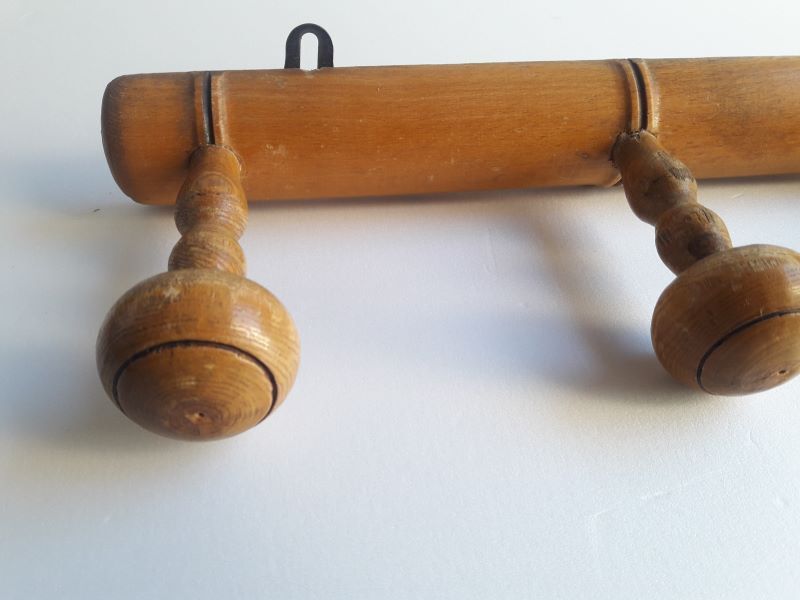 Wooden wall coat rack with 5 hooks