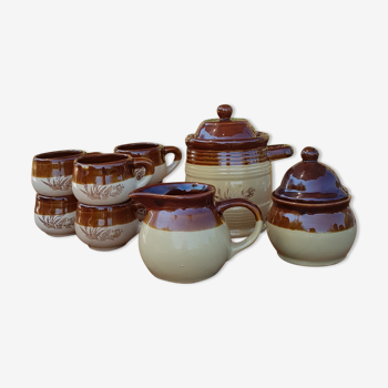 Brown coffee service