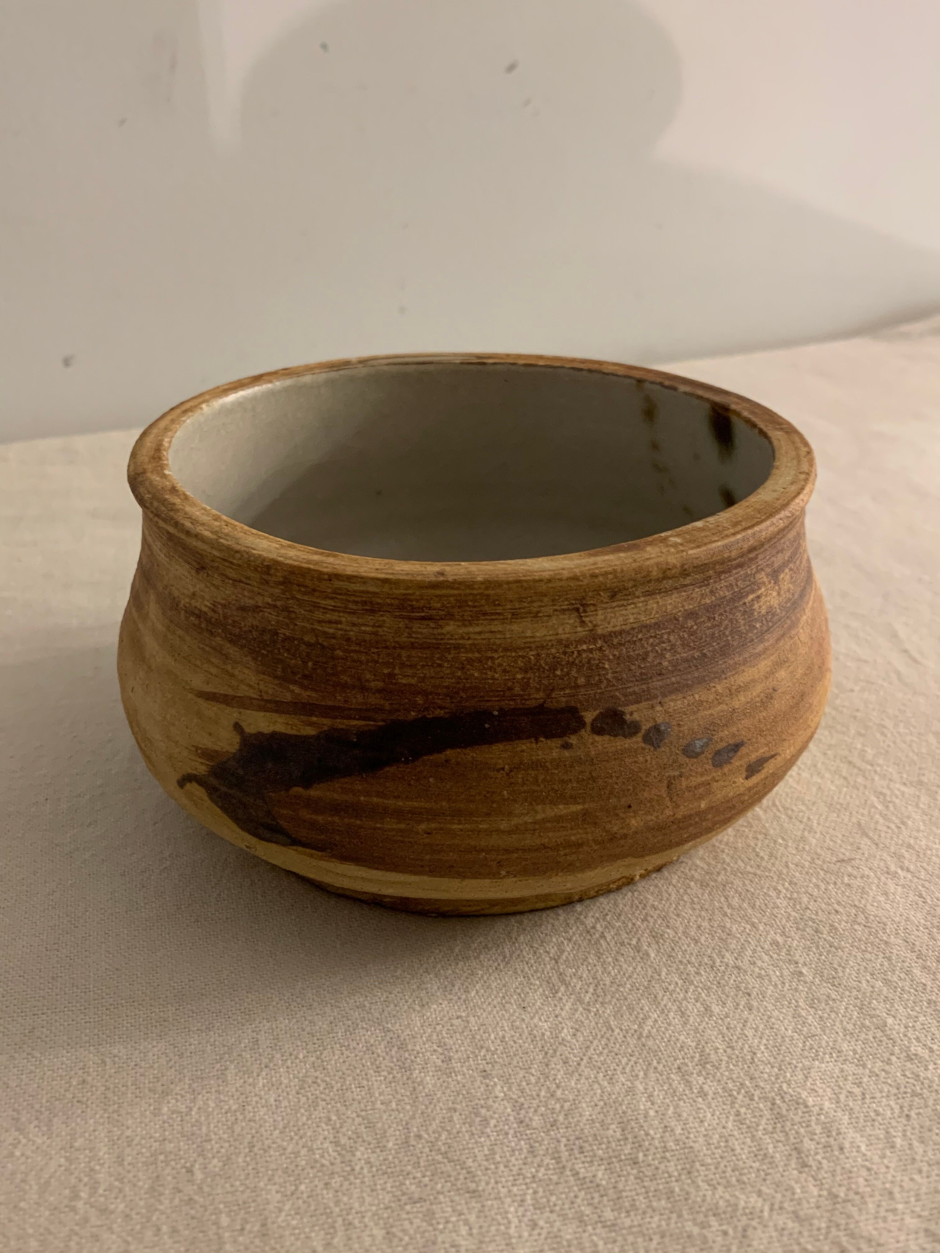 Ancient pot and its lid Pottery of the Dove in sandstone 1975