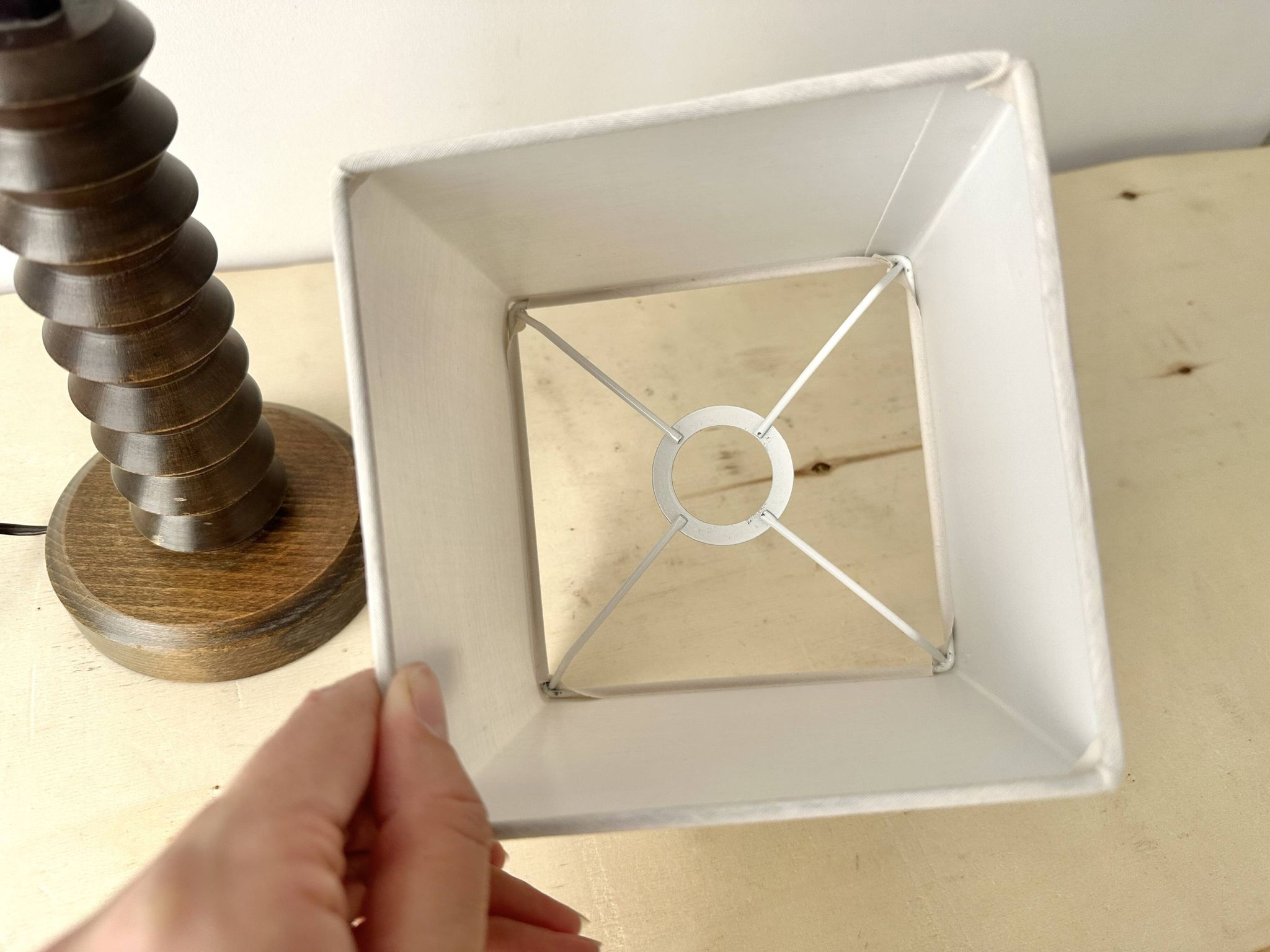 Pied de lampe rustique en bois tourné années 50, luminaire rustique vintage