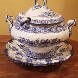 Tureen signed vestal. origin portugal.