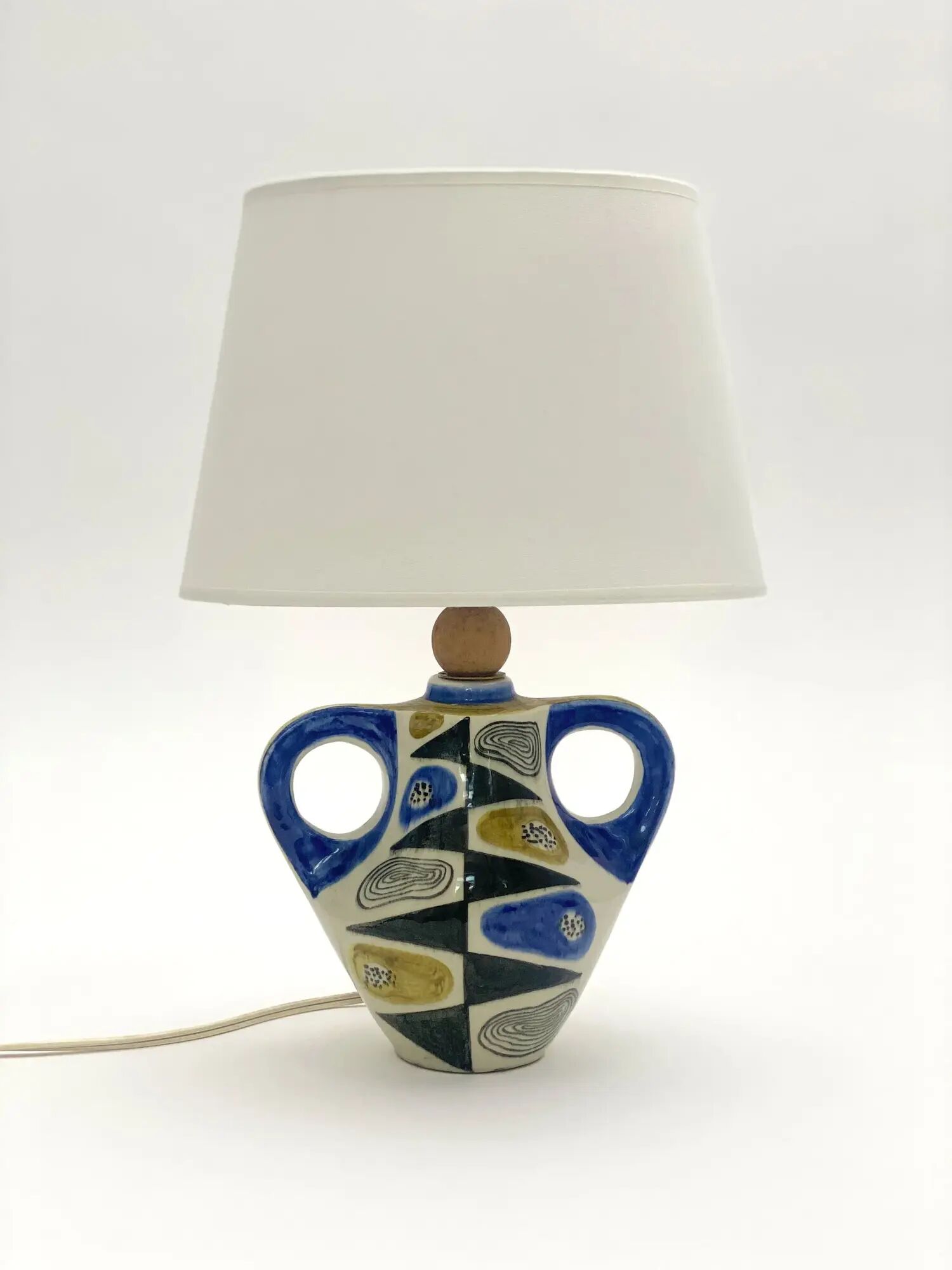 Ceramic lamp with patterns