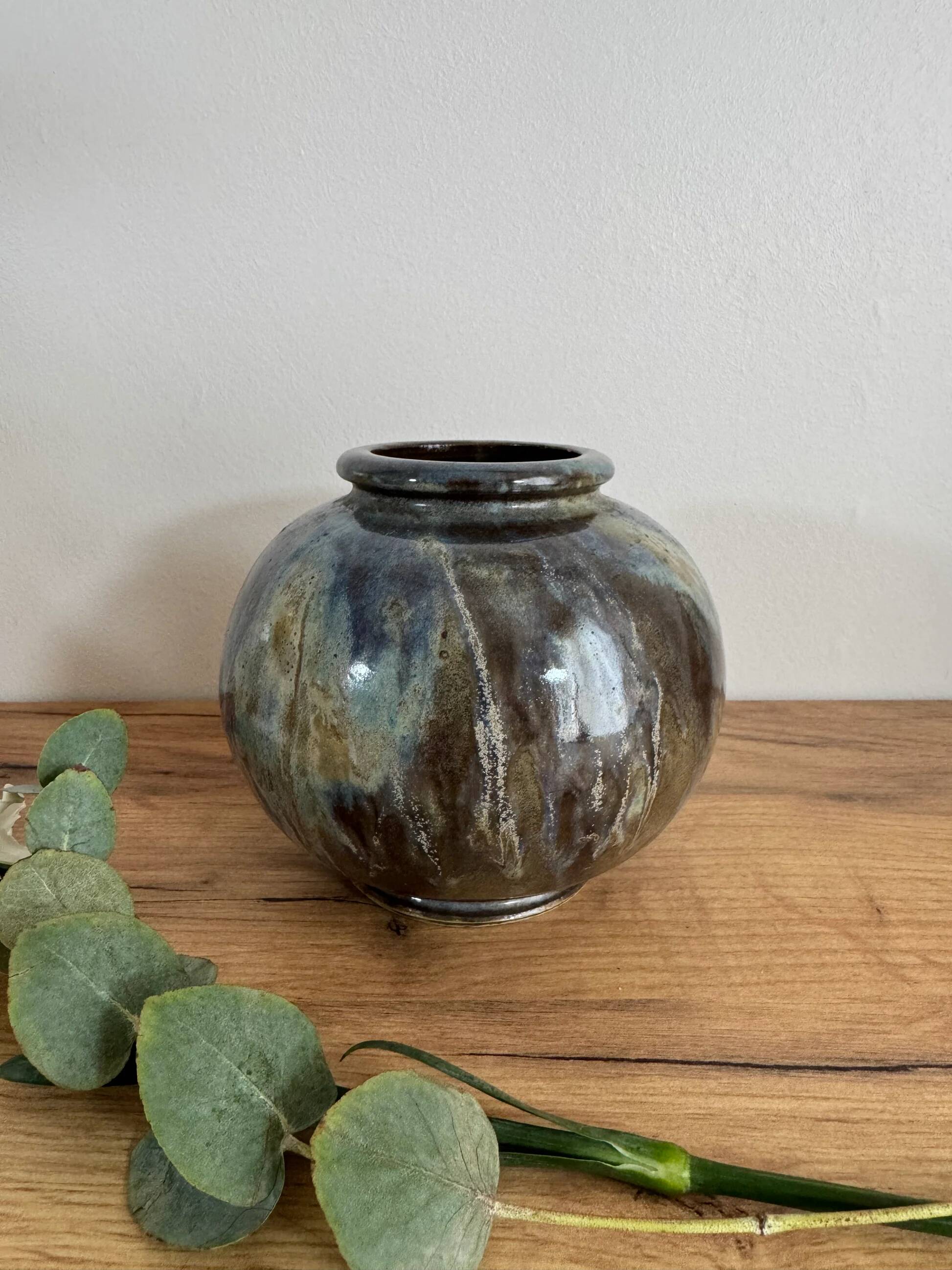 Iridescent stoneware vase