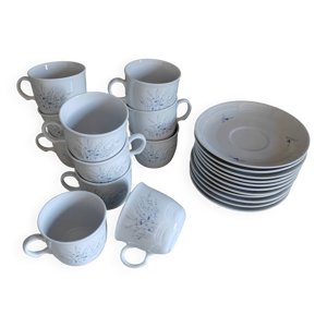 11 tasses et sous-tasses