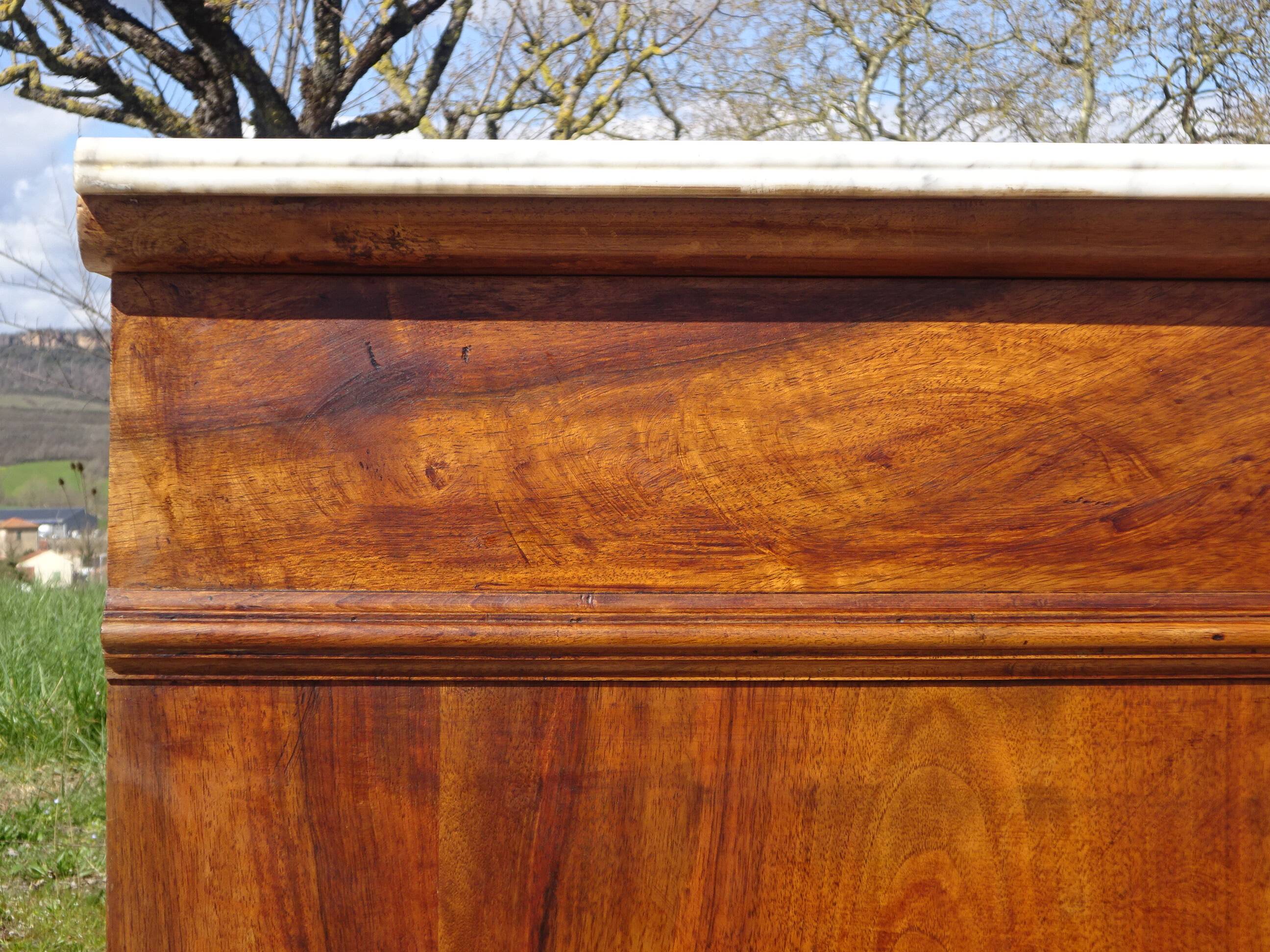 Ancienne commode Louis Philippe en noyer marbre blanc