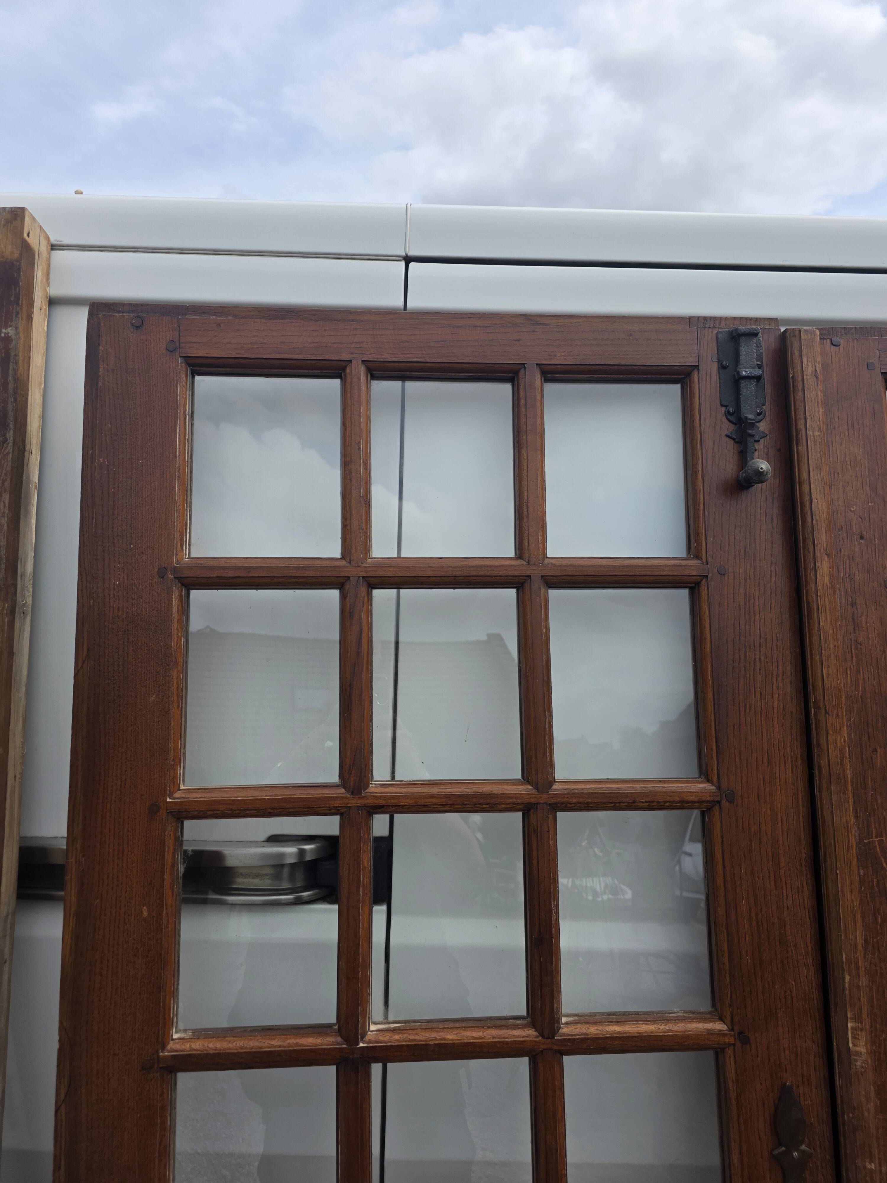 Paire de portes de séparation en chêne petits carreaux XXe