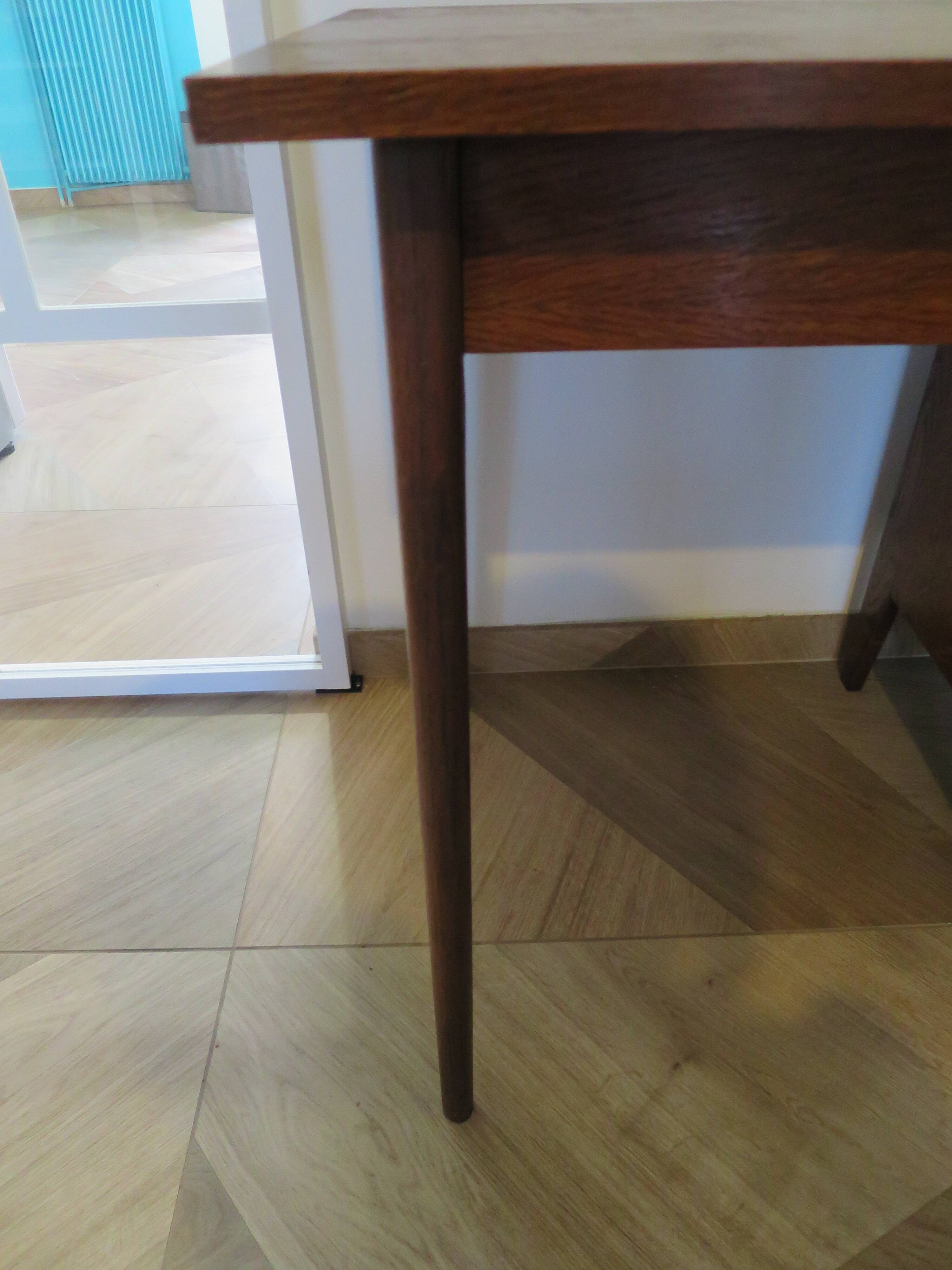 Beautiful vintage desk from the 70s - oak color - 5 drawers and 1 key - Scandinavian style