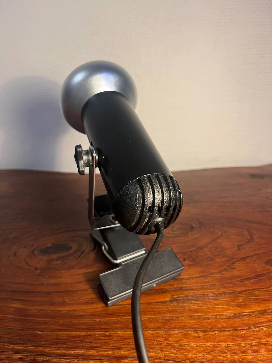 Spotlight to fix or clamp Italy year 80