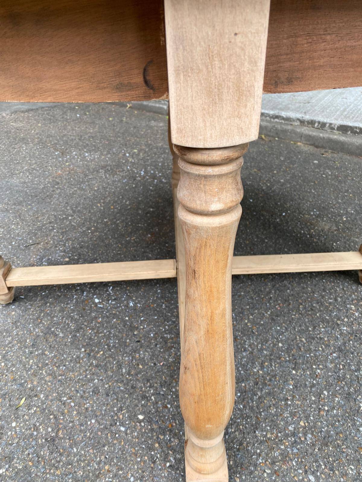 Renovated round extendable farmhouse dining table made of solid wood, 115cm.