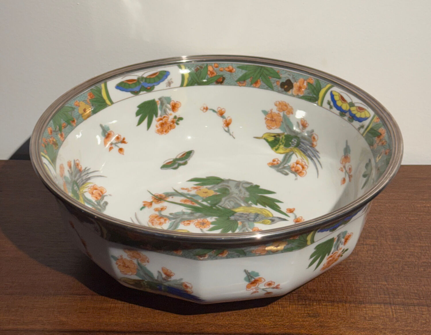Shallow porcelain plate from Limoges Raynaud, bird decoration.