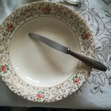 Round off-white tablecloth embroidered with grey flowers with 8 matching napkins - festive table