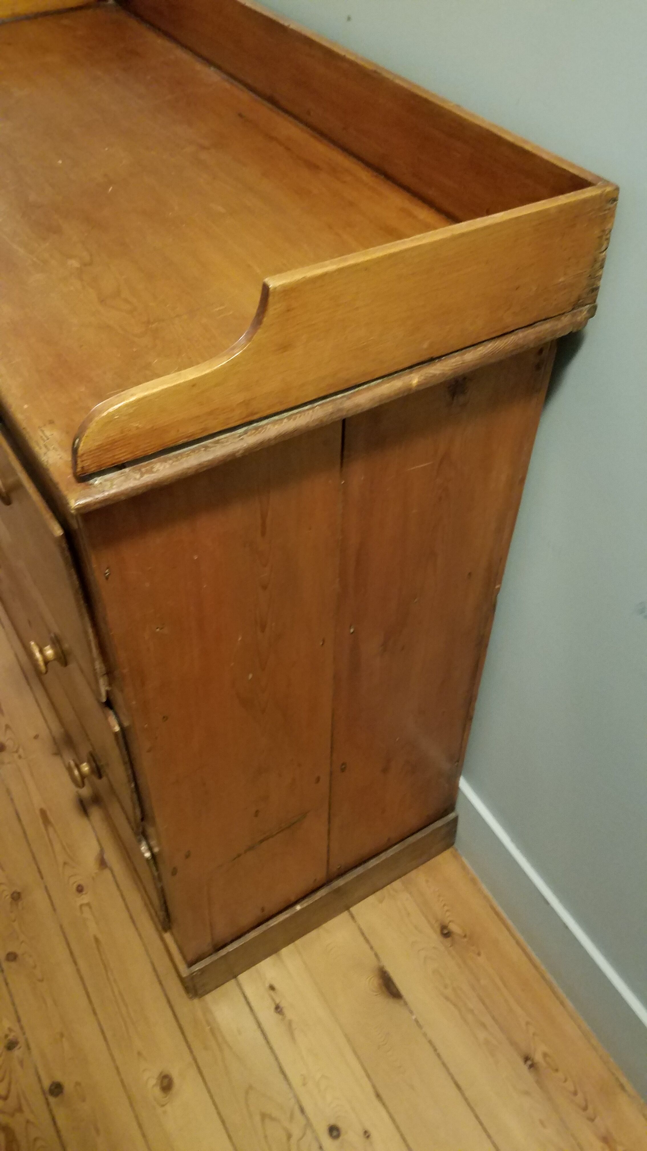 English chest of drawers nineteenth in pine