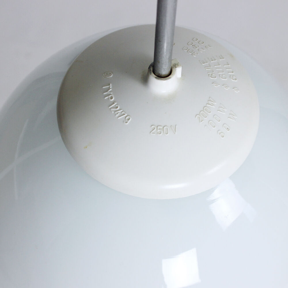 Suspension en opaline, Tchécoslovaquie années 60