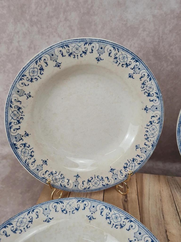 Set of 7 antique deep plates from Creil and Montereau, La Vallières service, 23 cm
