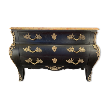 Commode tombeau patine noire style Louis XV