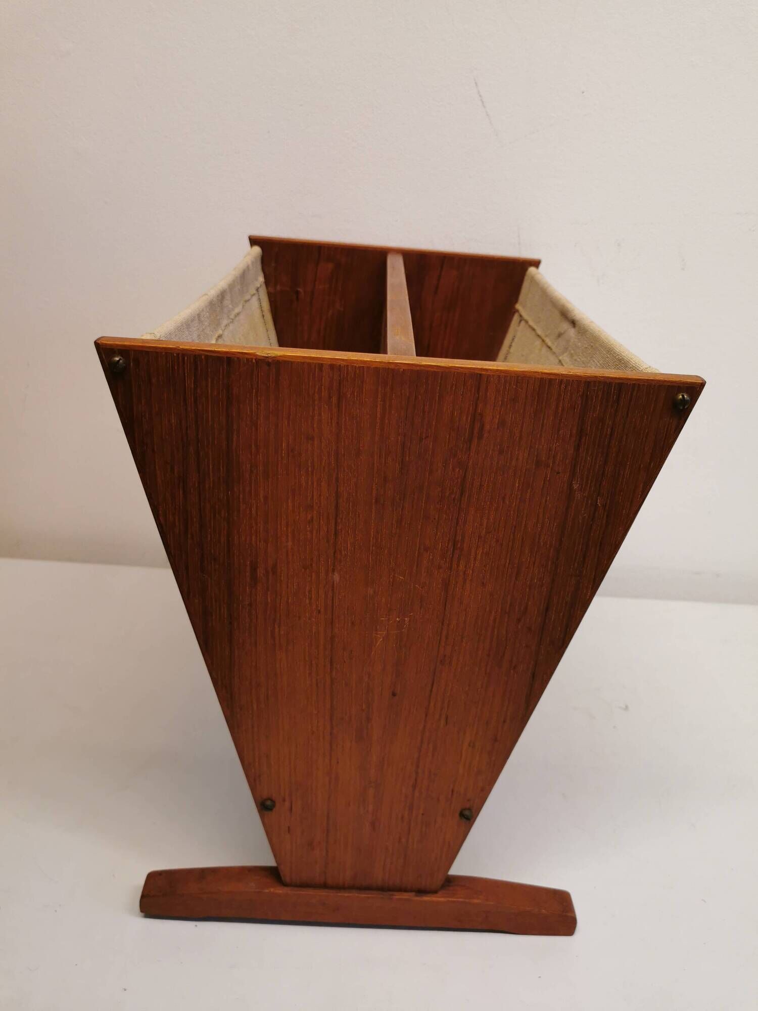 Magazine rack in teak wood with sand-coloured canvas, Danish and from the 1970s.