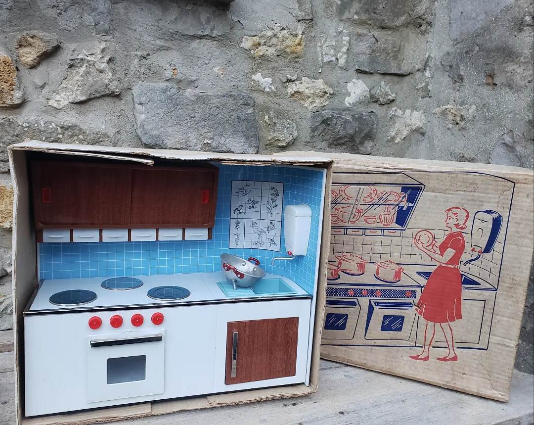 Cuisine miniature en tôle sérigraphiée