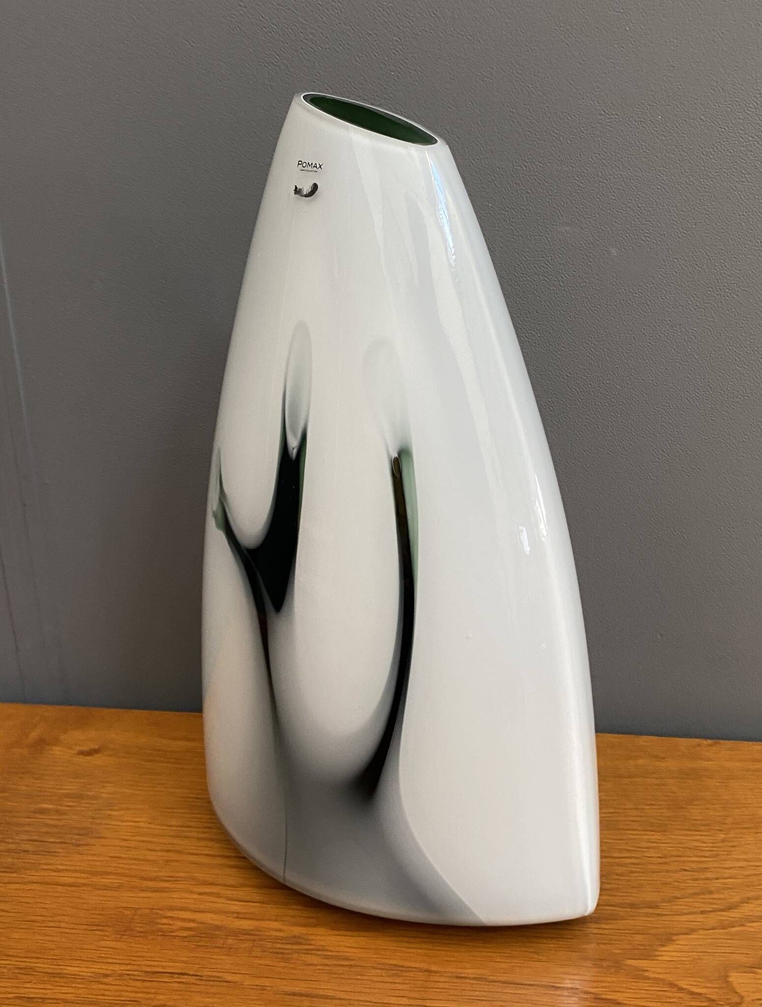 White and Green glass vase by Pomax Hom collection