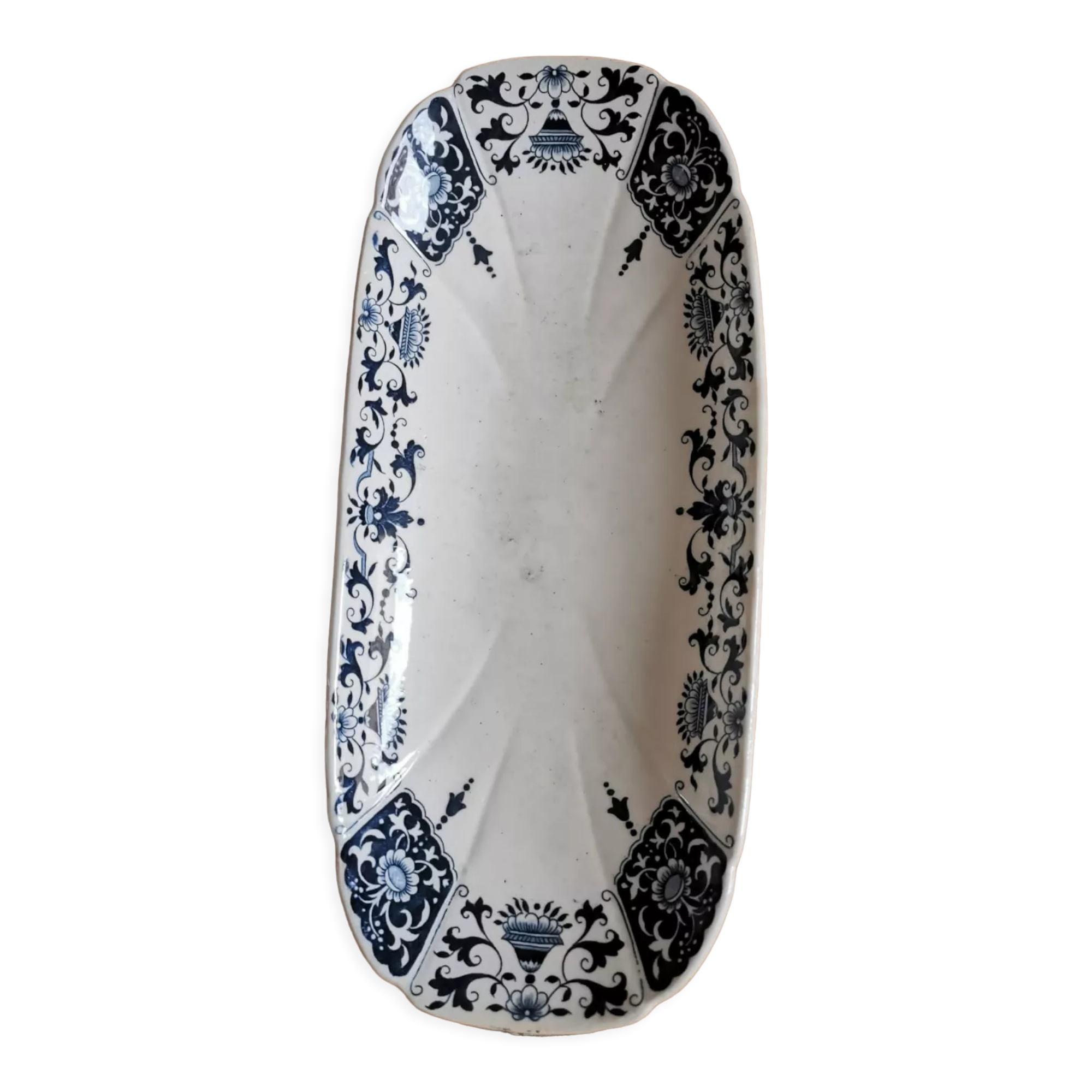 Serving dish in iron earth