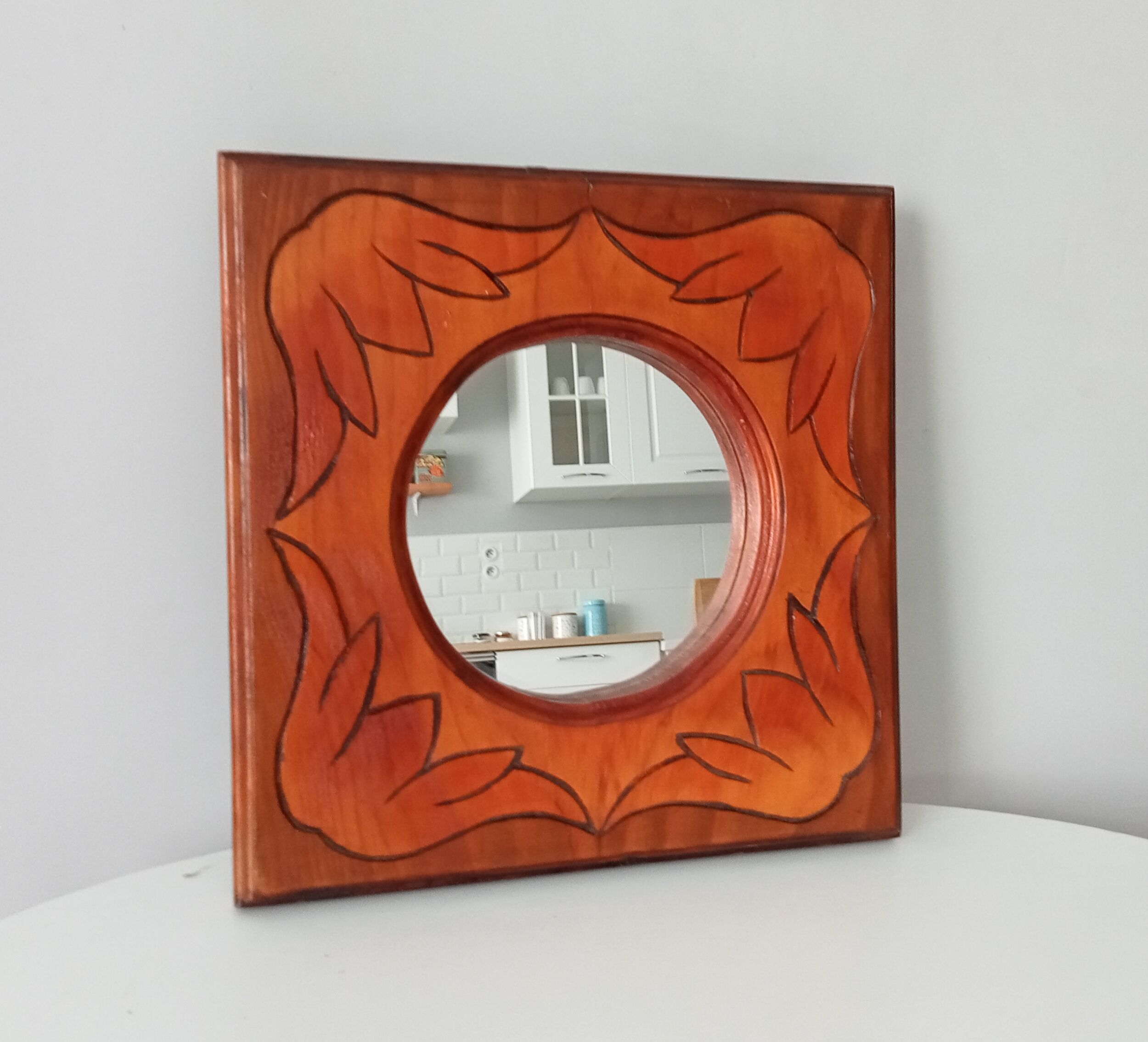 Vintage mirror in carved solid wood, 35 cm